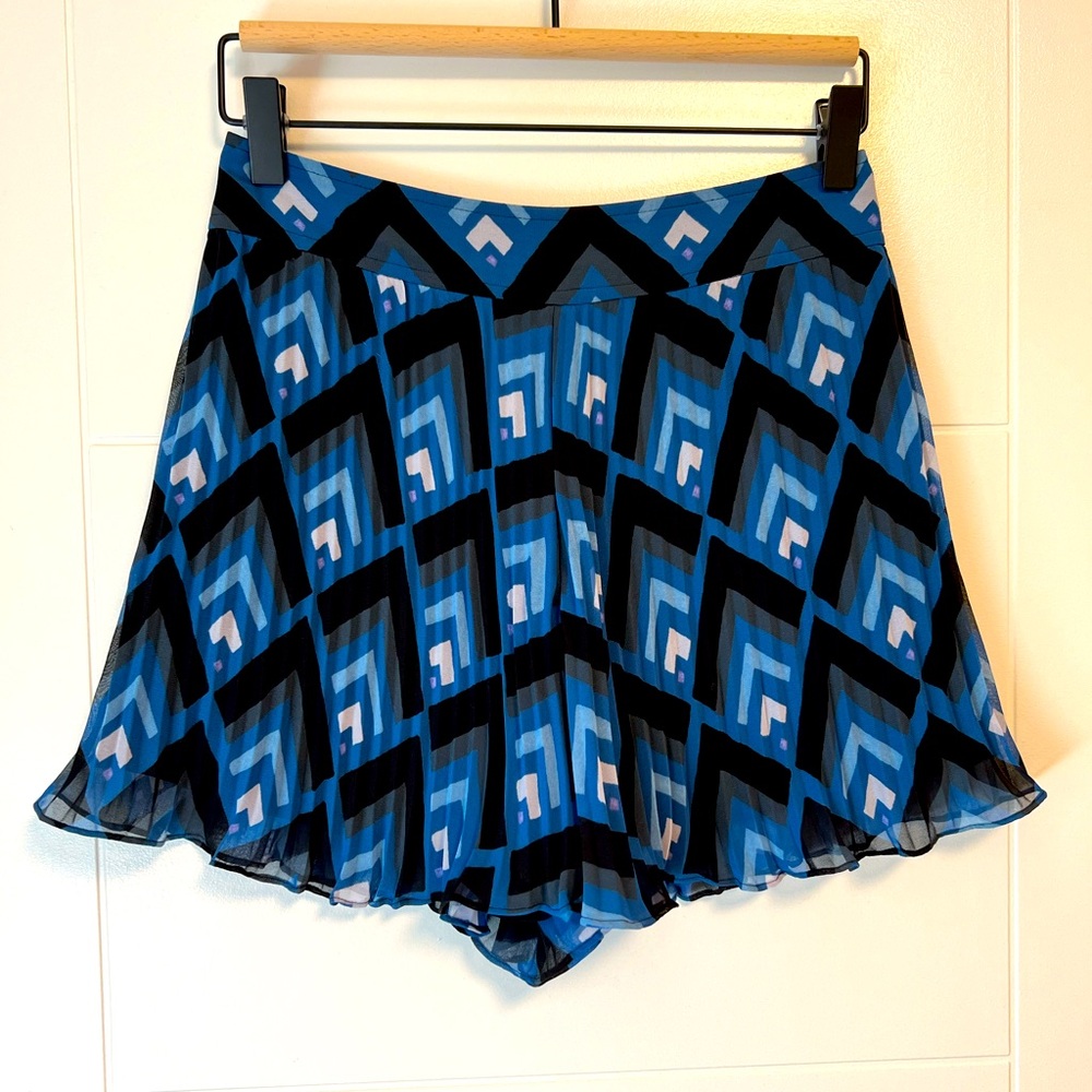 Cute pleated shorts